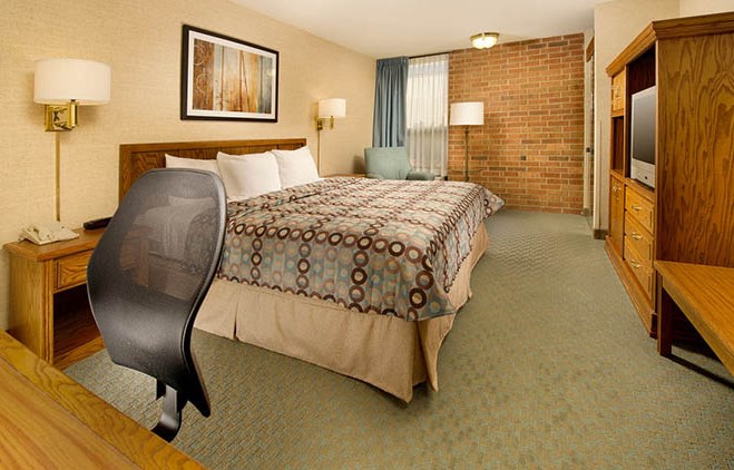 Pear Tree Inn St. Louis Airport - Drury Hotels