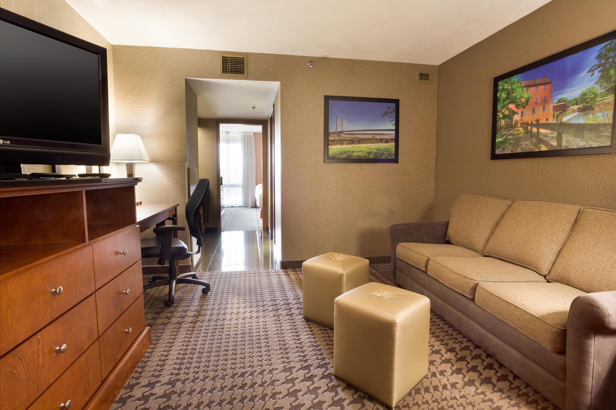 Drury Inn & Suites Jackson Missouri - Two-room Suite Guestroom
