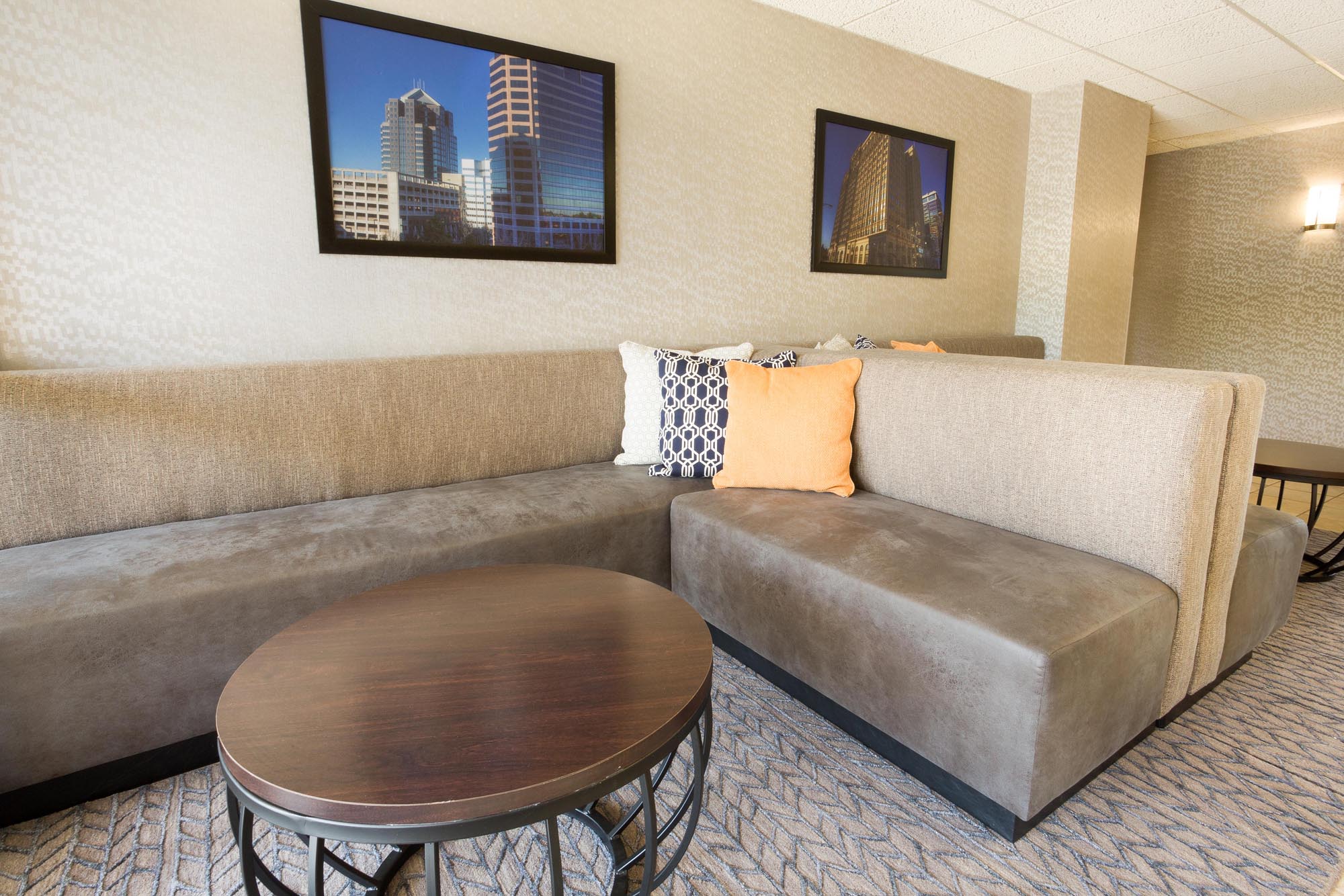 Drury Inn & Suites Greensboro - Lobby