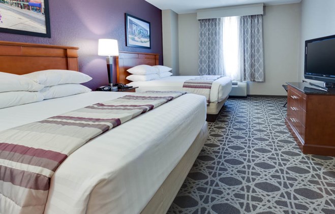 Drury Inn & Suites Middletown Franklin - Two-room Suite Guestroom