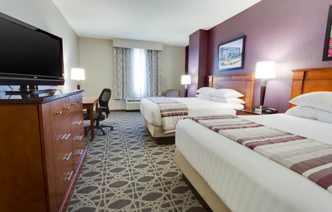 Drury Inn & Suites Middletown Franklin - Deluxe Queen Guestroom