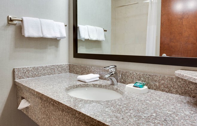 Drury Inn & Suites Middletown Franklin - Bathroom