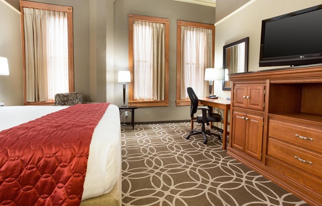 Drury Inn & Suites San Antonio Riverwalk - Deluxe King Guestroom