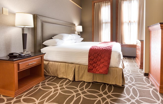 Drury Inn & Suites San Antonio Riverwalk - Deluxe King Guestroom