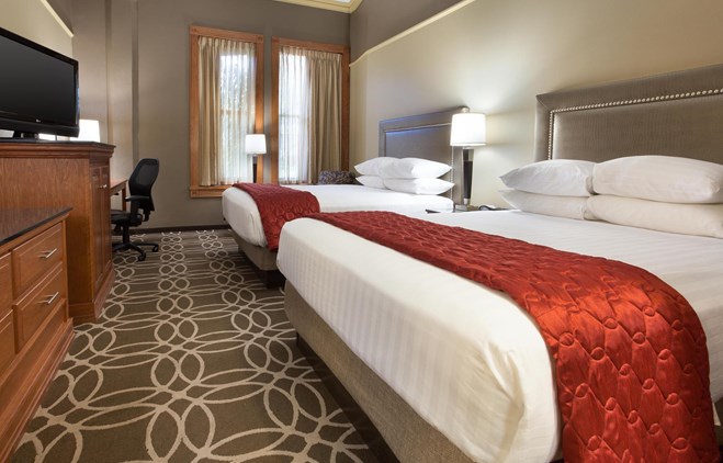 Drury Inn & Suites San Antonio Riverwalk - Deluxe Queen Guestroom