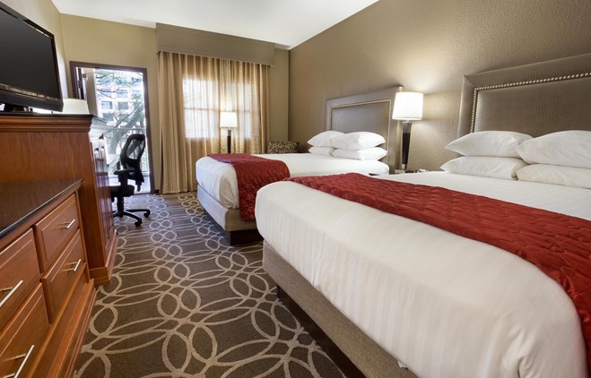 Drury Inn & Suites San Antonio Riverwalk - Deluxe Queen Guestroom
