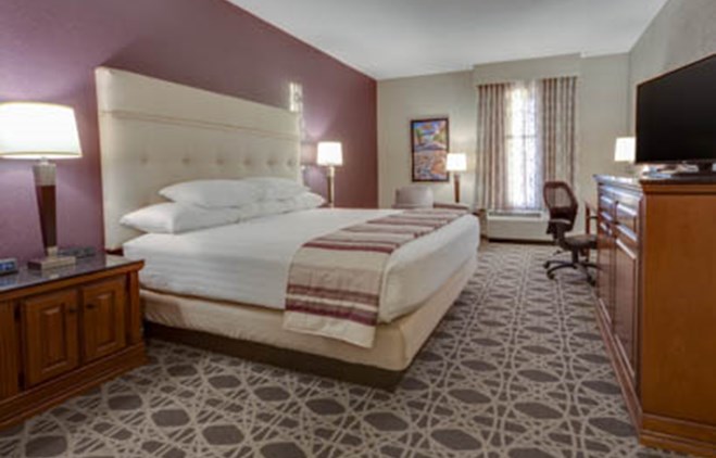 Drury Inn & Suites - Las Cruces - Deluxe King Guestroom