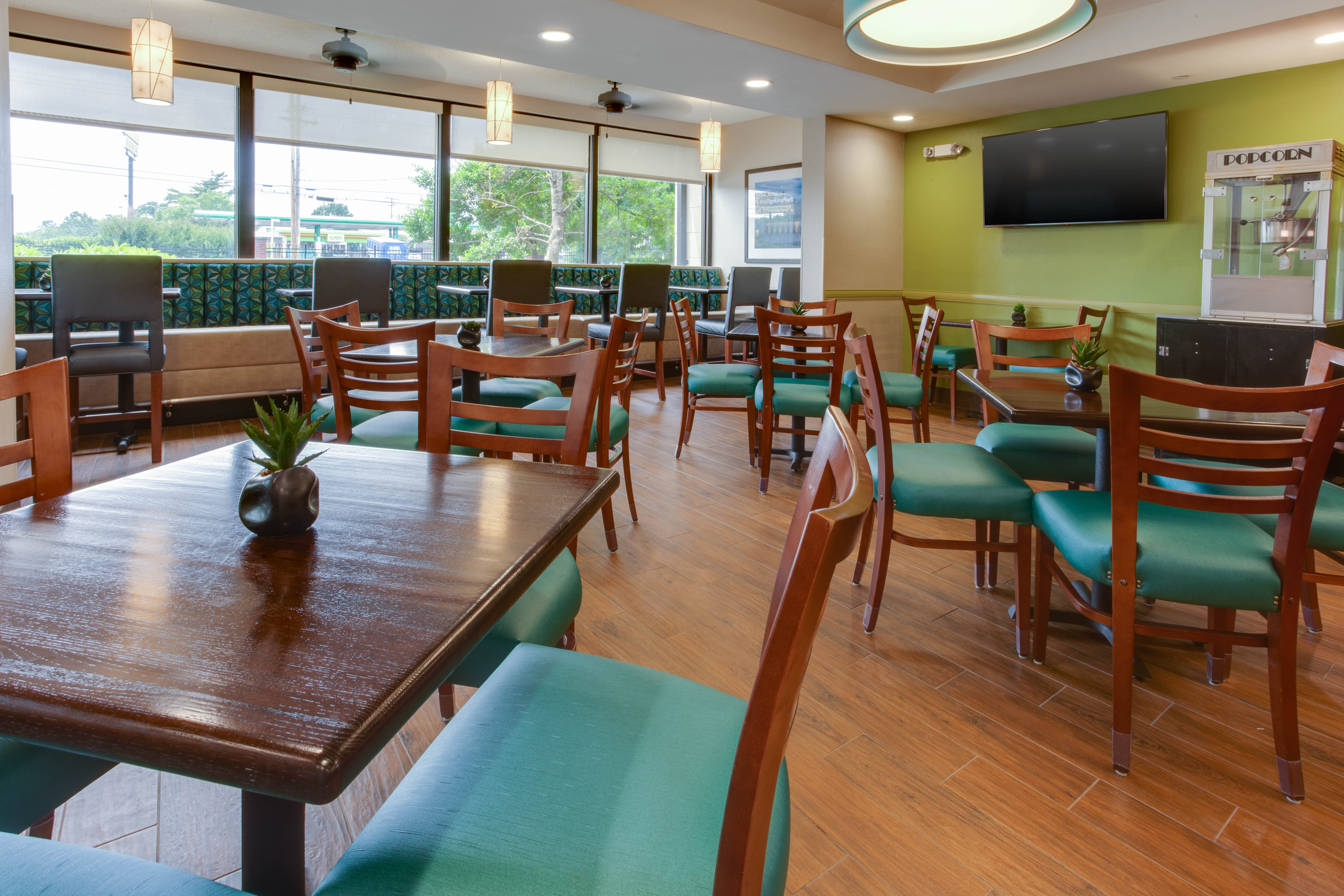 Drury Inn & Suites Nashville Airport - Dining Area
