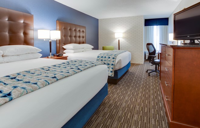 Drury Inn & Suites Nashville Airport - Deluxe Queen Guestroom