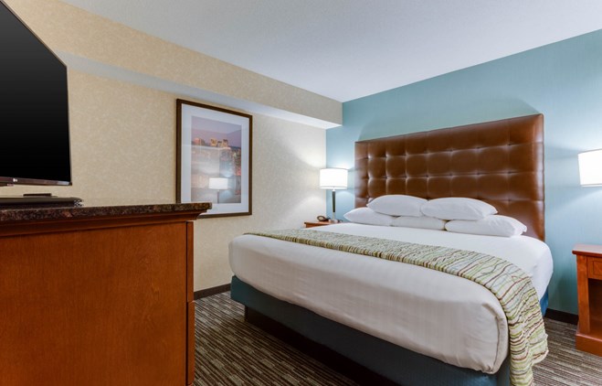 Drury Inn & Suites Birmingham Grandview - Two-room Suite Guestroom