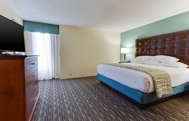 Drury Inn & Suites Birmingham Grandview - Two-room Suite Guestroom