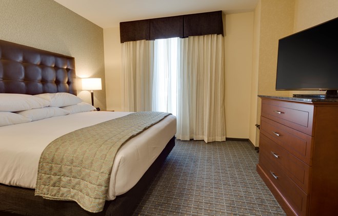 Drury Plaza Hotel St. Louis St. Charles - Two-room Suite Guestroom