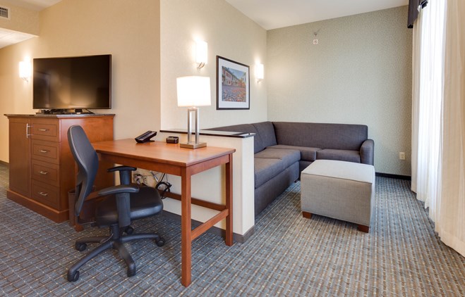 Drury Plaza Hotel St. Louis St. Charles - Deluxe King Guestroom