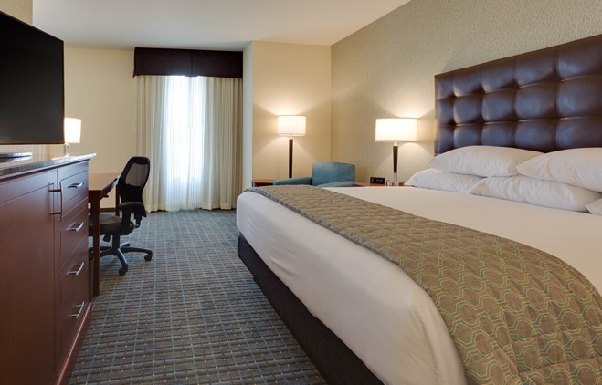 Drury Plaza Hotel St. Louis St. Charles - Deluxe King Guestroom
