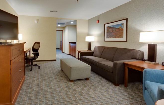 Drury Plaza Hotel St. Louis St. Charles - Two-room Suite Guestroom