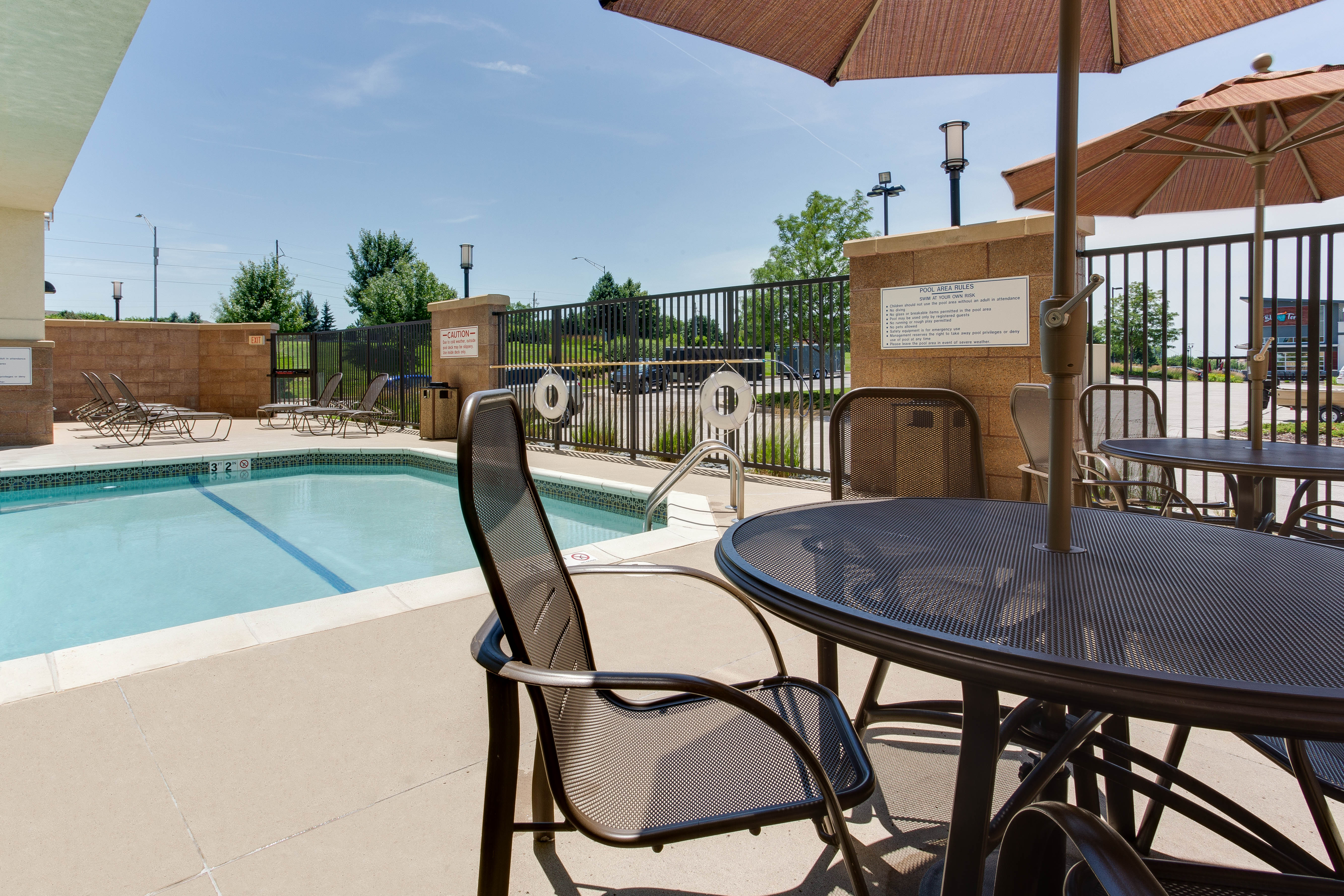Drury Inn & Suites West Des Moines - Indoor/Outdoor Pool