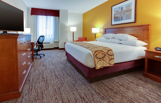 Drury Inn & Suites West Des Moines - Deluxe King Guestroom