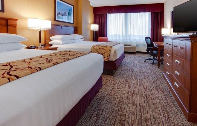 Drury Inn & Suites West Des Moines - Deluxe Queen Guestroom