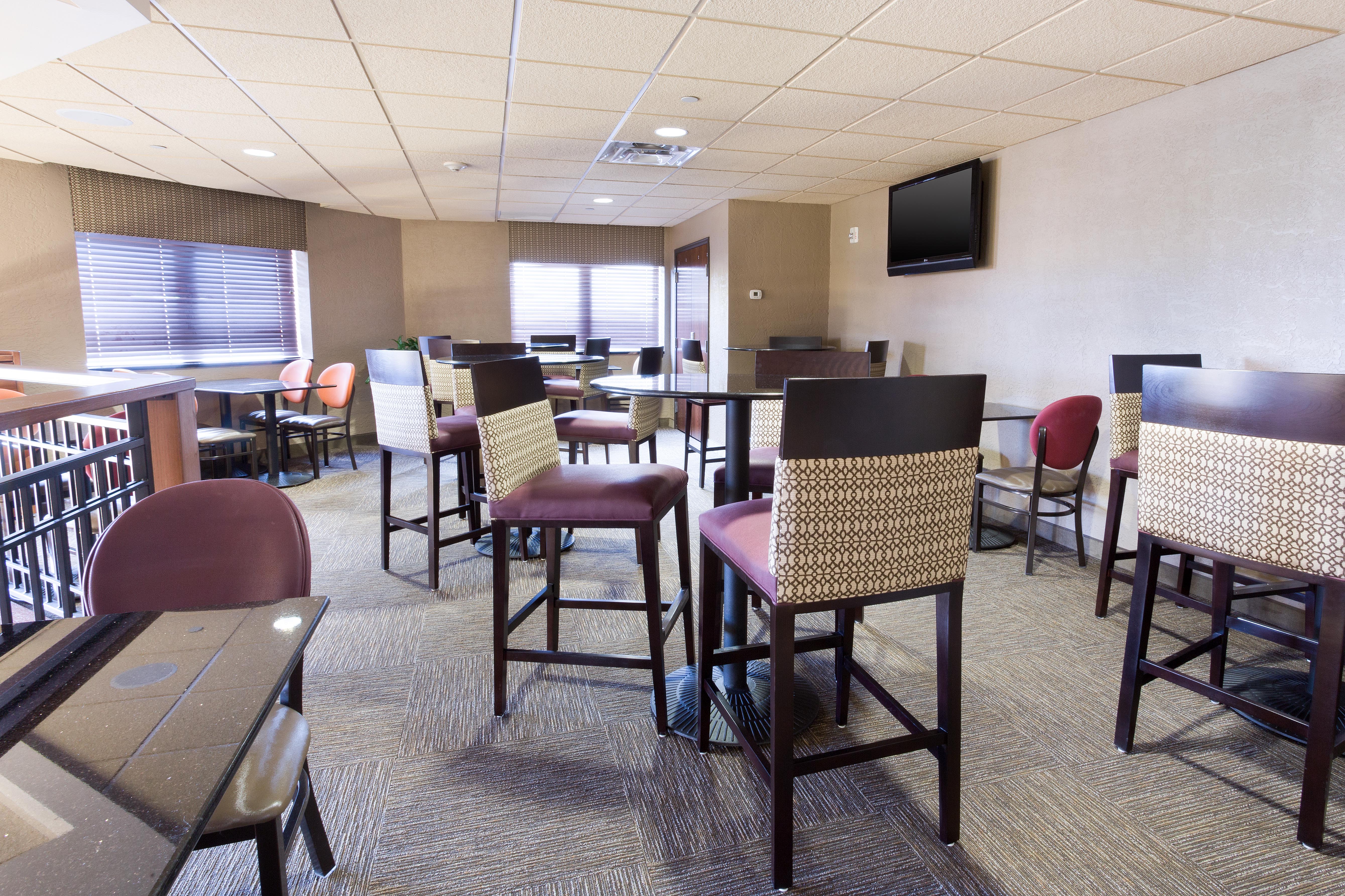 Drury Inn & Suites Flagstaff - Dining Area