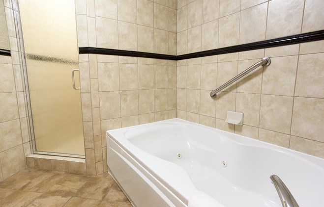 Drury Inn & Suites Flagstaff - Bathroom