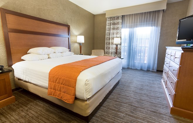 Drury Inn & Suites Flagstaff - Two-room Suite Guestroom