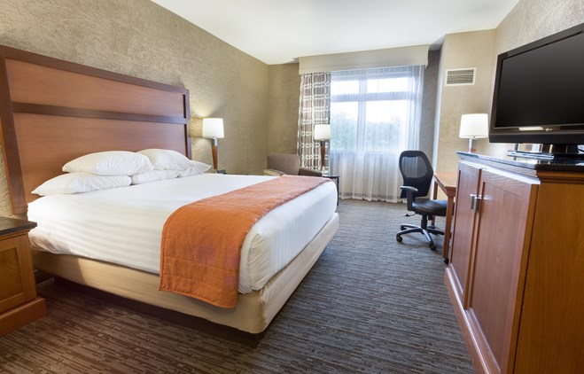 Drury Inn & Suites Flagstaff - Deluxe King Guestroom
