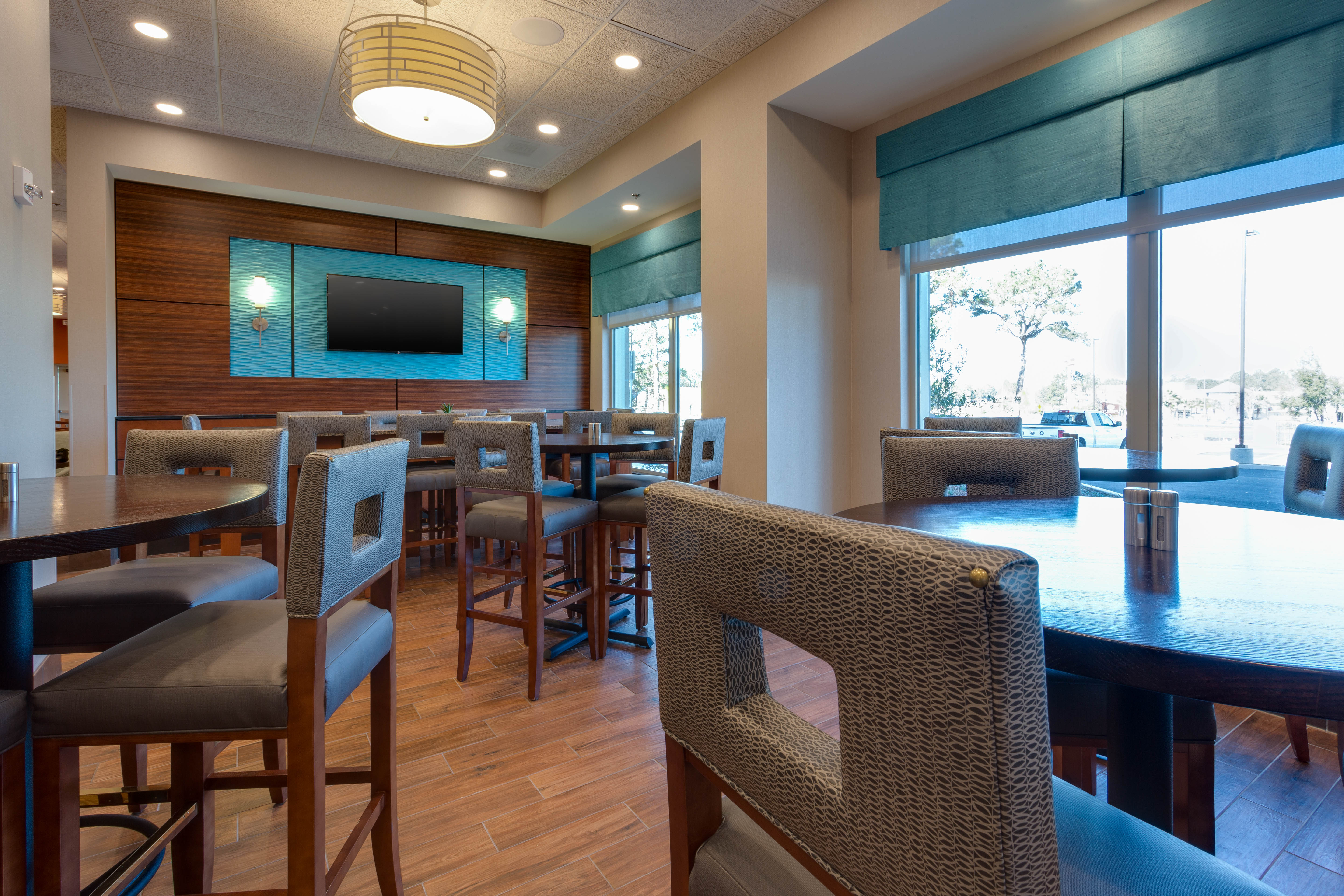 Drury Inn & Suites Gainesville - Dining Area