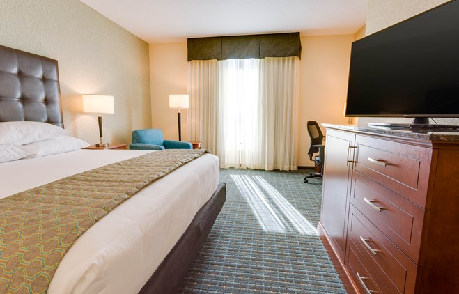 Drury Inn & Suites Gainesville - Deluxe King Guestroom