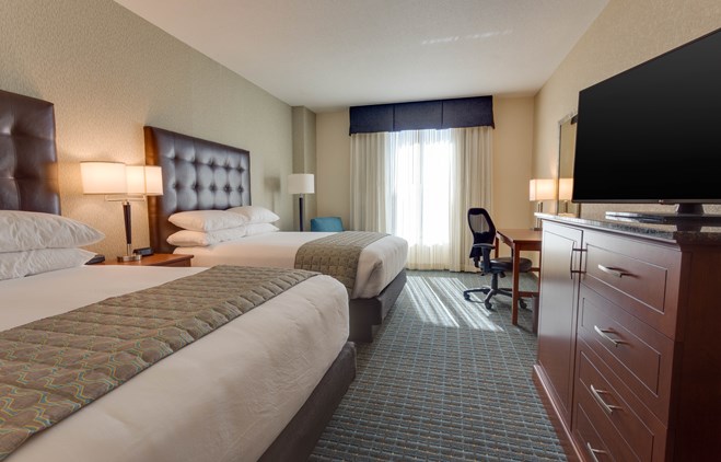 Drury Inn & Suites Gainesville - Deluxe Queen Guestroom
