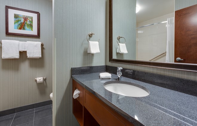 Drury Inn & Suites Gainesville - Two-room Suite Guestroom