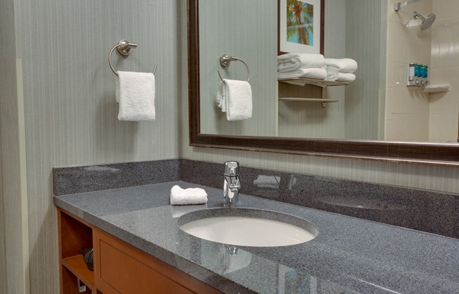 Drury Inn & Suites Gainesville - Two-room Suite Guestroom