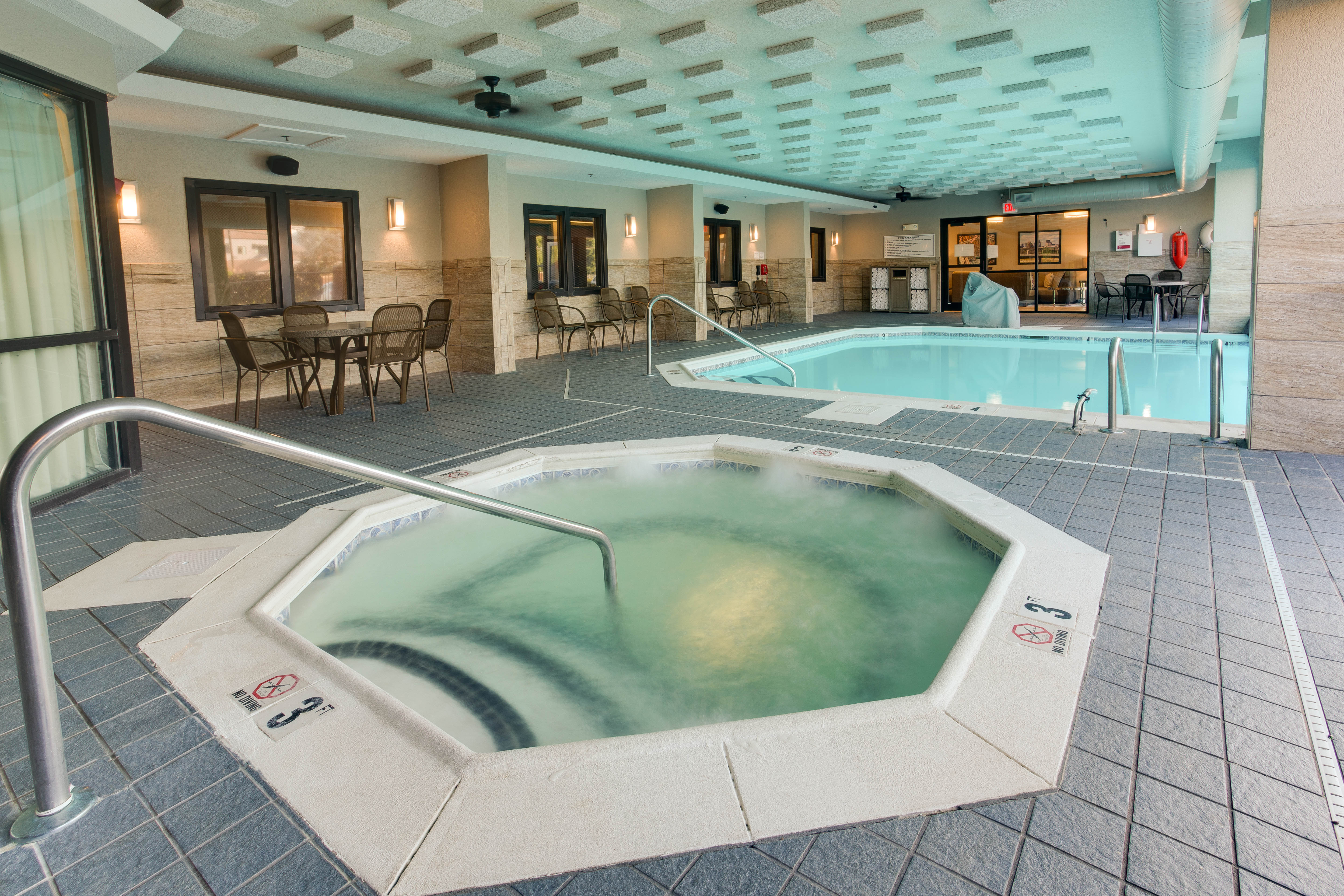 Drury Inn & Suites Louisville East - Indoor/Outdoor Pool