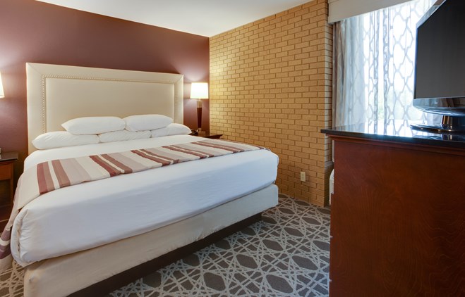 Drury Inn & Suites Louisville East - Two-room Suite Guestroom