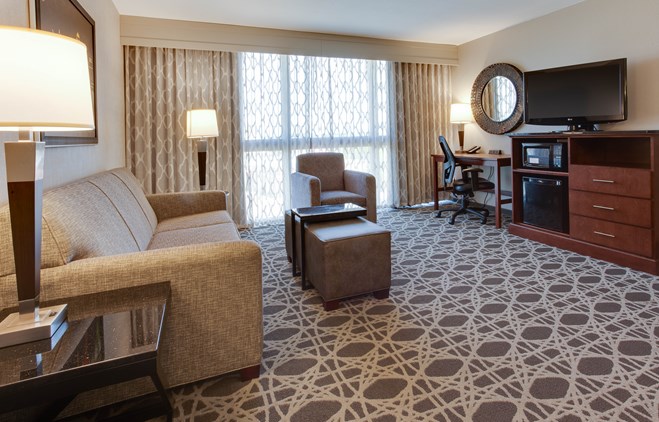 Drury Inn & Suites Louisville East - Two-room Suite Guestroom