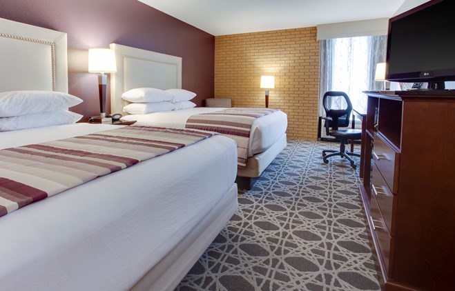 Drury Inn & Suites Louisville East - Deluxe Queen Guestroom