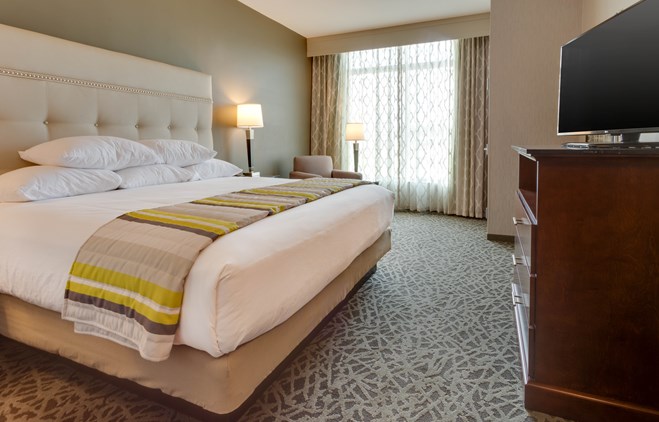 Drury Inn & Suites Pittsburgh Airport Settlers Ridge - Two-room Suite Guestroom