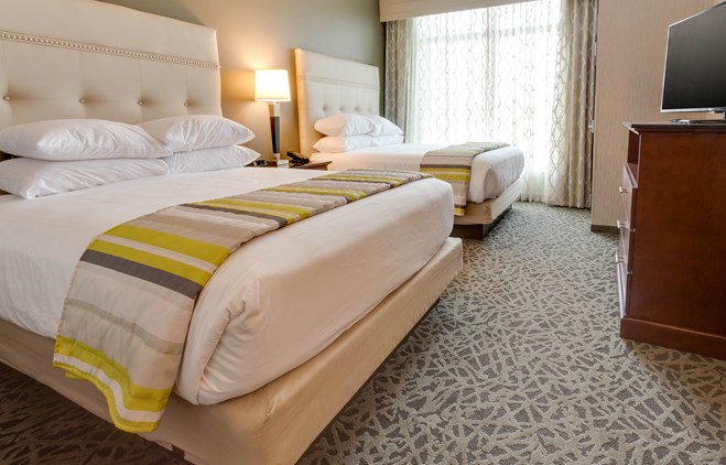 Drury Inn & Suites Pittsburgh Airport Settlers Ridge - Two-room Suite Guestroom