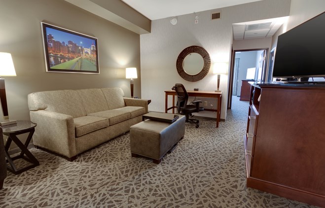 Drury Inn & Suites Pittsburgh Airport Settlers Ridge - Two-room Suite Guestroom
