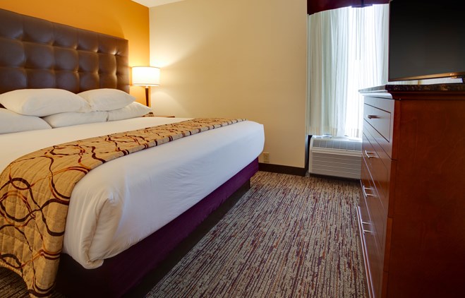 Drury Inn & Suites Terre Haute - Two-room Suite Guestroom