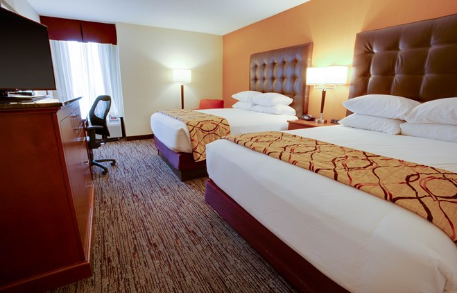 Drury Inn & Suites Terre Haute - Deluxe Queen Guestroom
