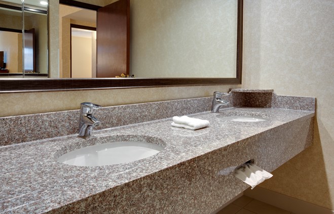 Drury Inn & Suites Terre Haute - Bathroom