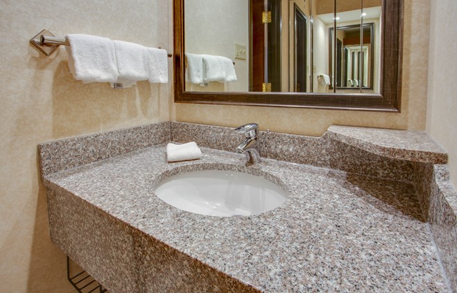 Drury Inn & Suites Terre Haute - Bathroom