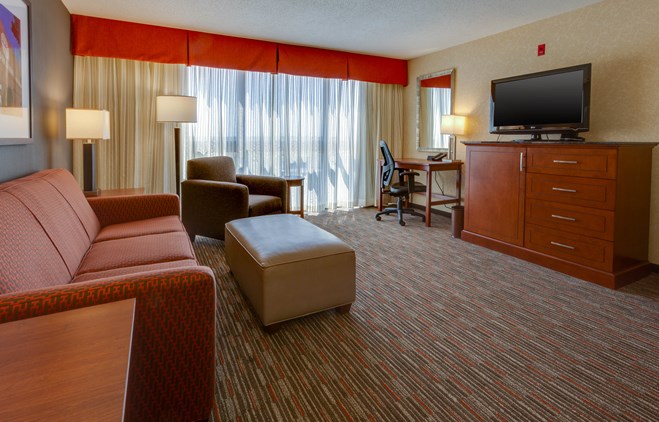 Drury Inn & Suites Memphis Southaven - Two-room Suite Guestroom