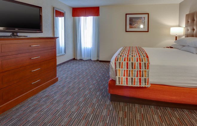 Drury Inn & Suites Memphis Southaven - Two-room Suite Guestroom