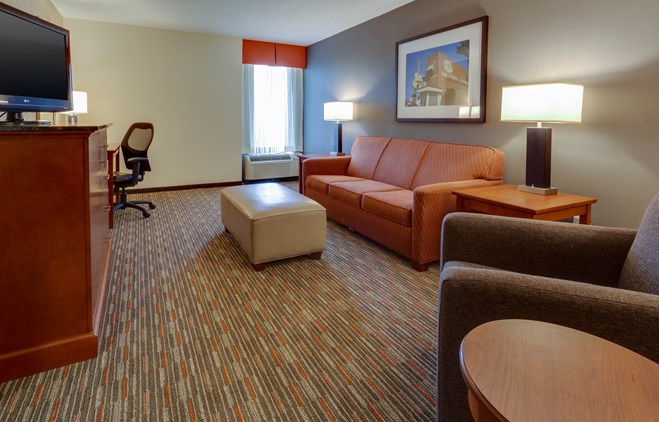 Drury Inn & Suites Memphis Southaven - Two-room Suite Guestroom