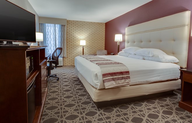 Drury Inn & Suites Hayti - Deluxe King Guestroom