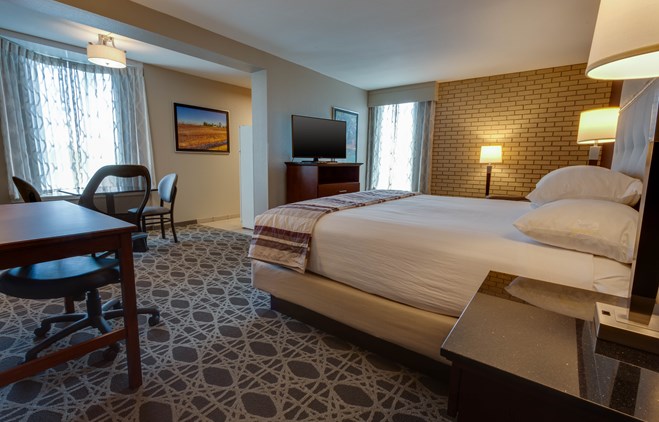 Drury Inn & Suites Hayti - Deluxe King Guestroom