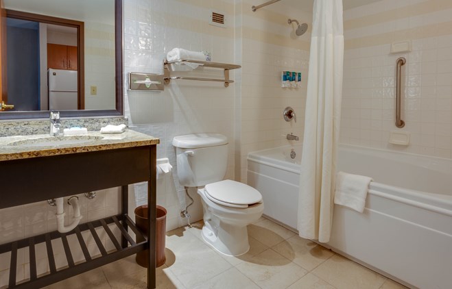Drury Inn & Suites Hayti - Bathroom
