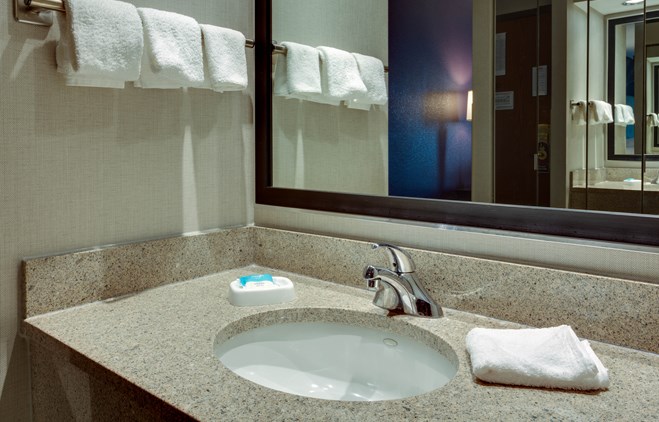 Drury Inn & Suites Hayti - Bathroom