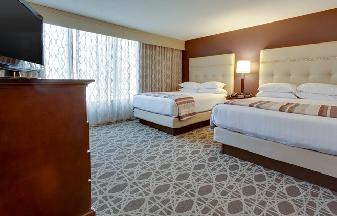 Drury Inn & Suites Kansas City Overland Park - Two-room Suite Guestroom